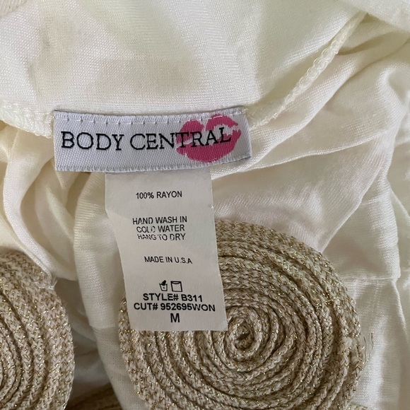 Body Central womens top with decorative v neck - Picture 3 of 4